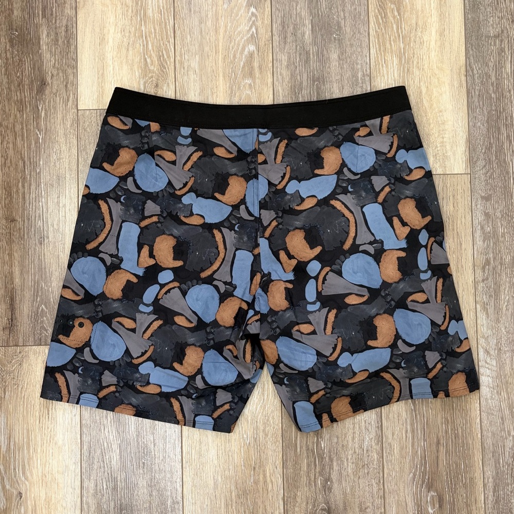 Vuori Infinity Board Shorts - Picture 3 of 11